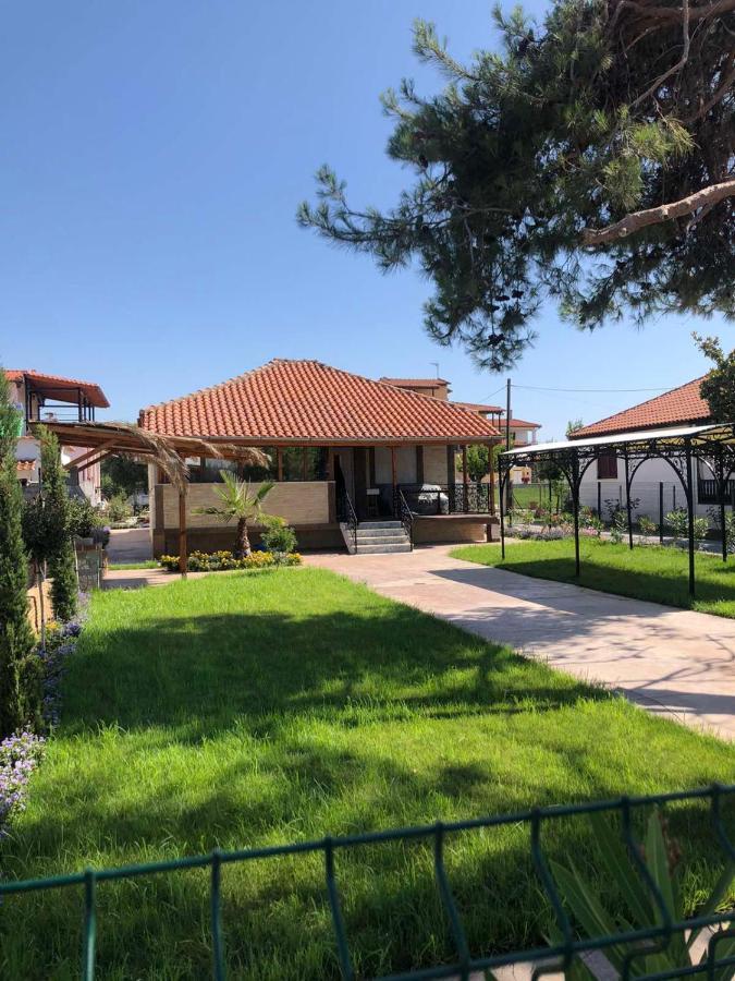 Guest House Costa 2 Kariani Bagian luar foto
