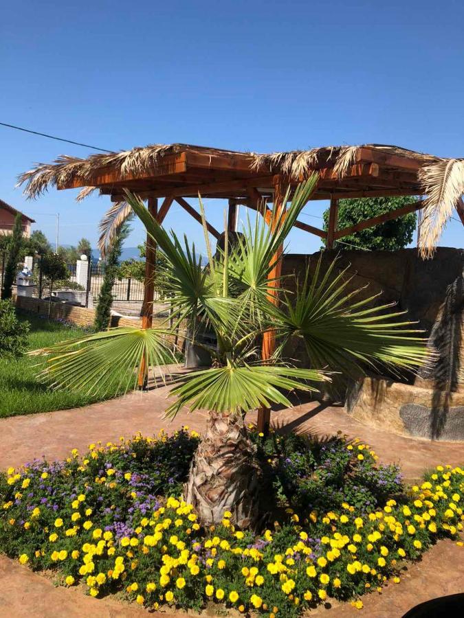 Guest House Costa 2 Kariani Bagian luar foto