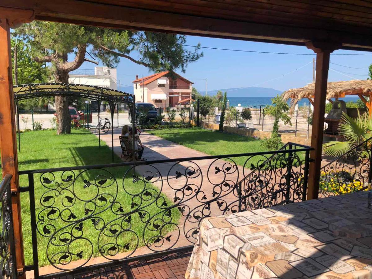 Guest House Costa 2 Kariani Bagian luar foto